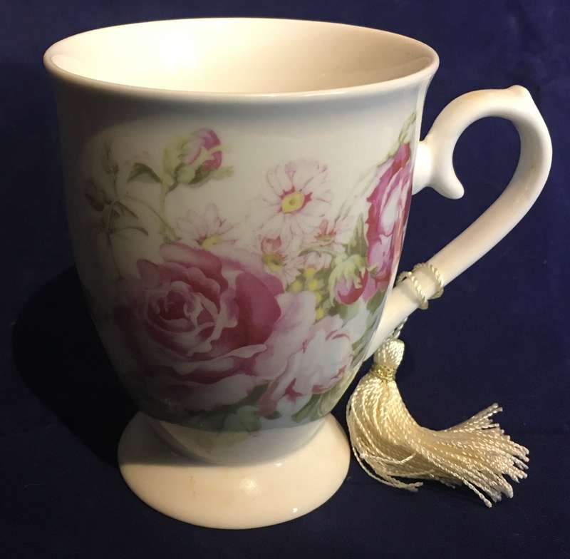 Mug with pink roses