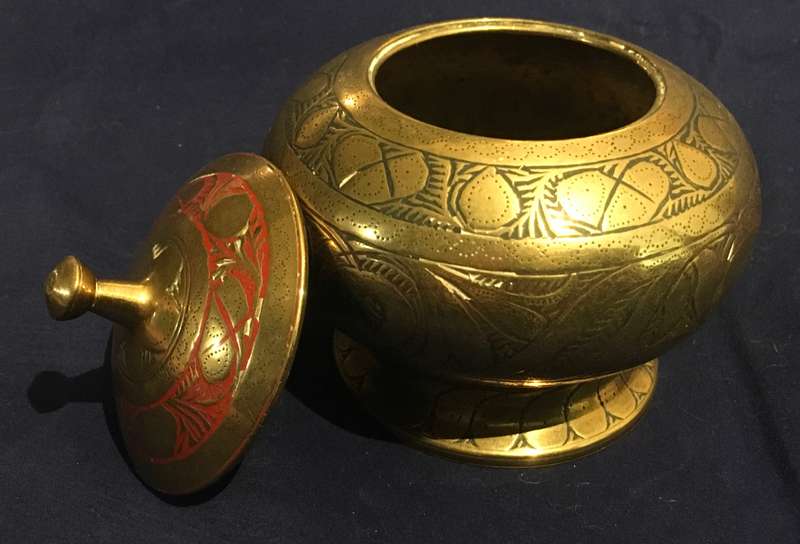 Brass jar with lid - vintage