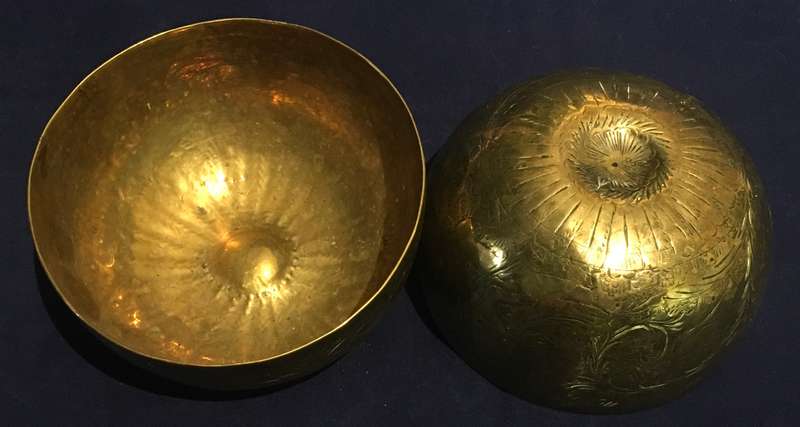Brass singing bowls (pair)