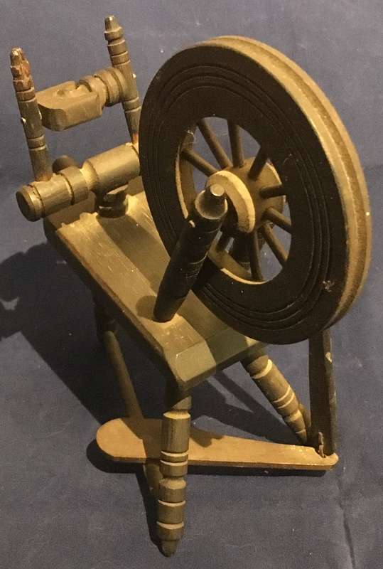 Spinning wheel. Miniature. Wood. Vintage