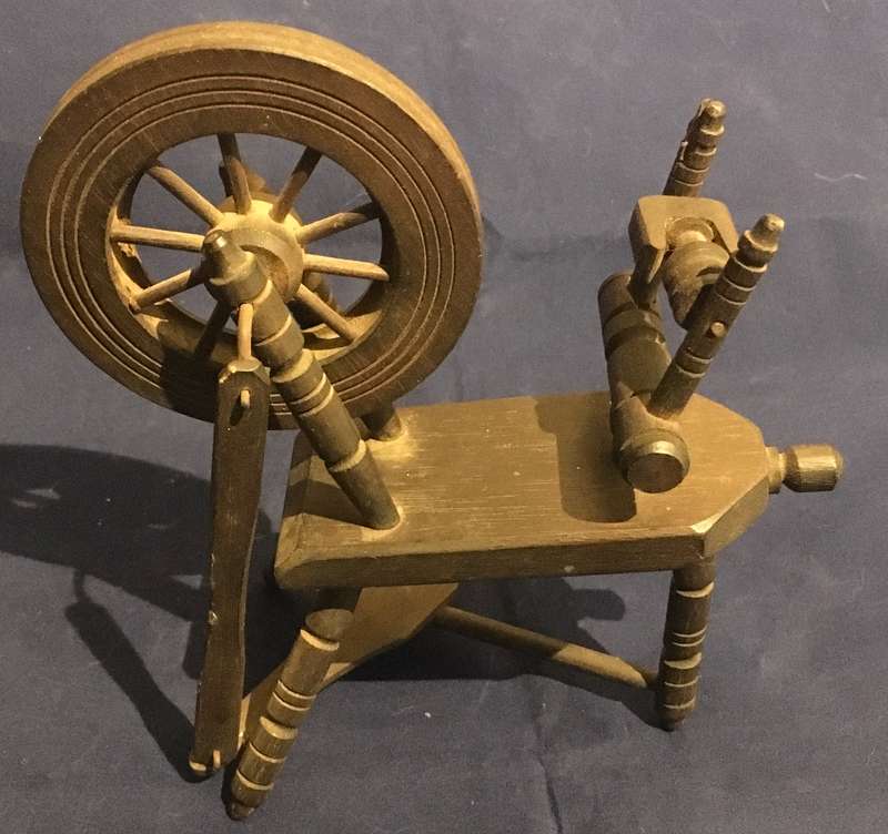 Spinning wheel. Miniature. Wood. Vintage