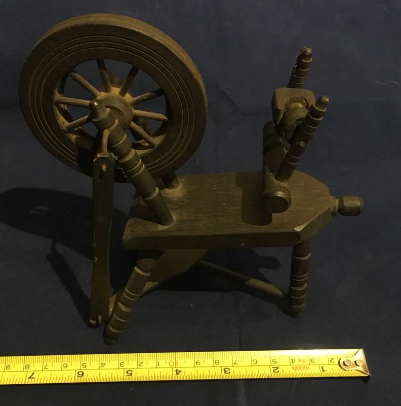Spinning wheel. Miniature. Wood. Vintage