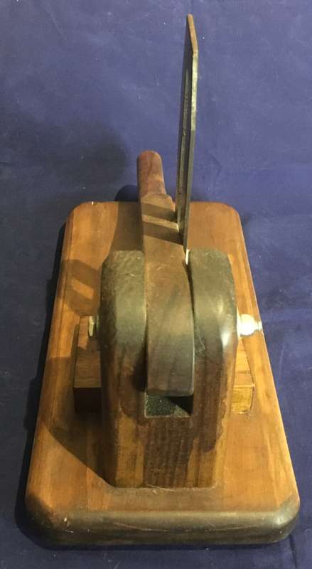 Biltong cutter