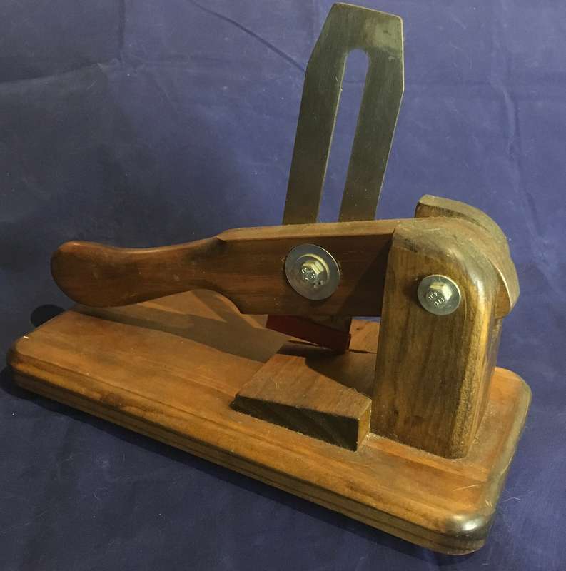 Biltong cutter