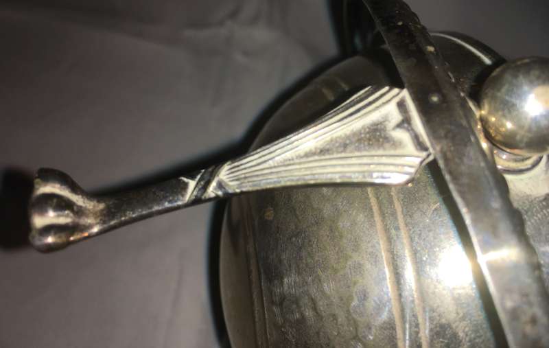 Butter dish. Claw foot round.