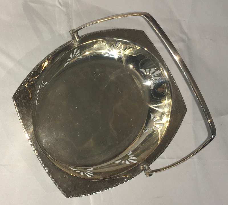 Platter with handle. EPNS. Vintage.