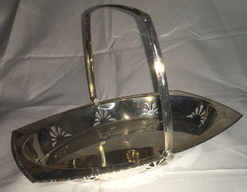 Platter with handle. EPNS. Vintage.