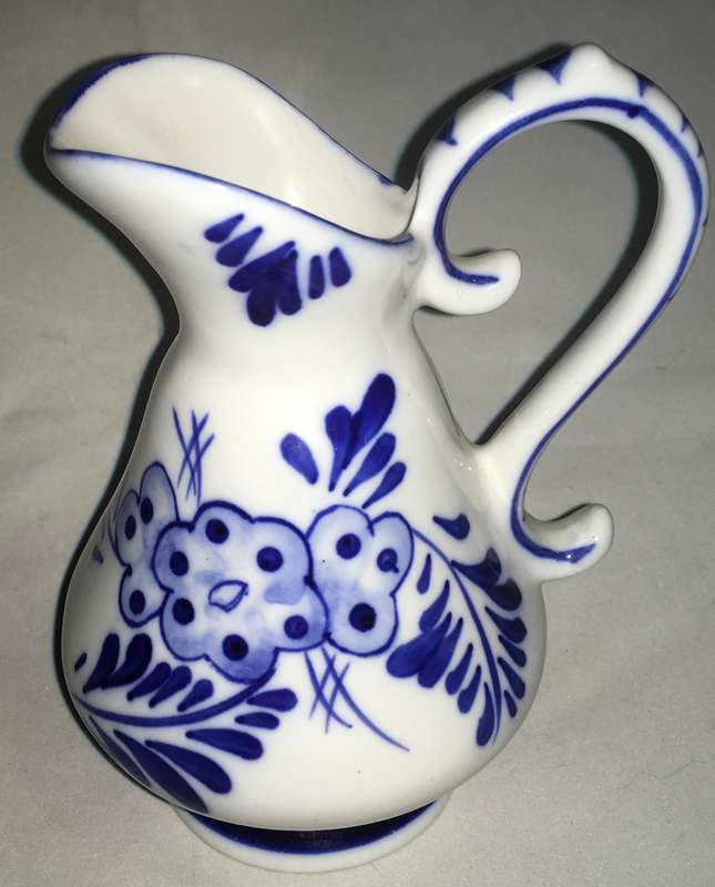 Delft pitcher