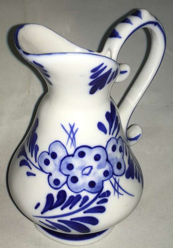 Delft pitcher