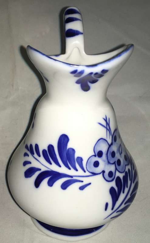 Delft pitcher
