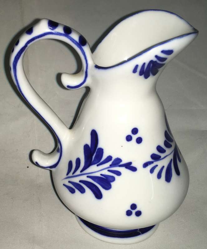 Delft pitcher
