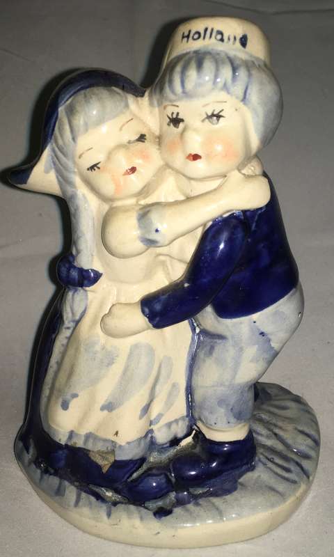 Delft Deco handpained boy and girl hugging figurine