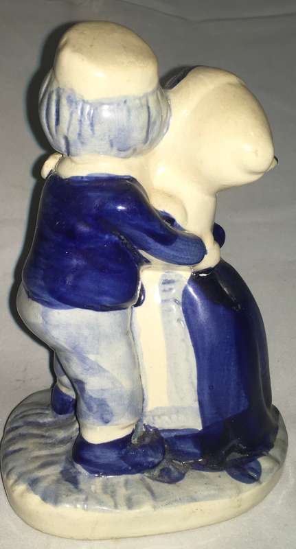 Delft Deco handpained boy and girl hugging figurine