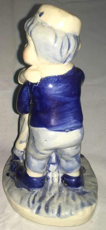 Delft Deco handpained boy and girl hugging figurine