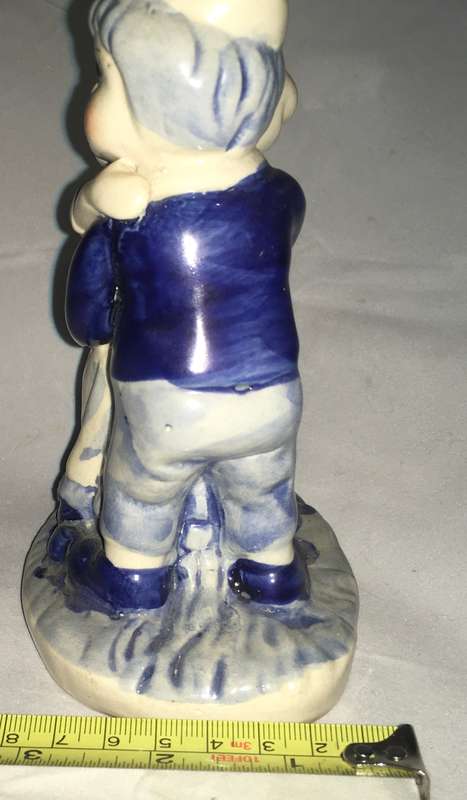 Delft Deco handpained boy and girl hugging figurine