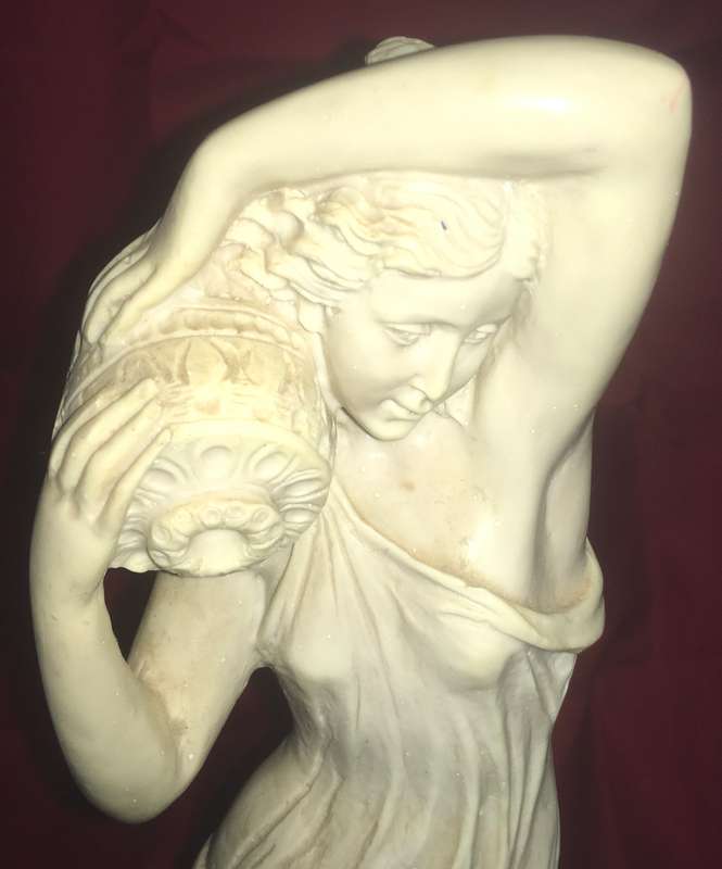 Greek goddess statue - 40 cm