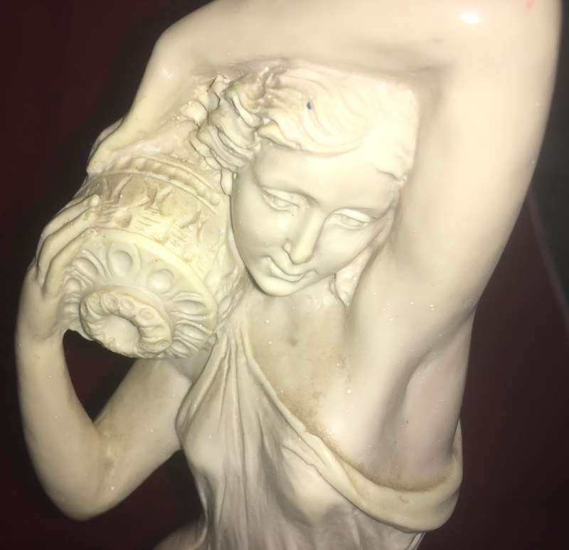 Greek goddess statue - 40 cm