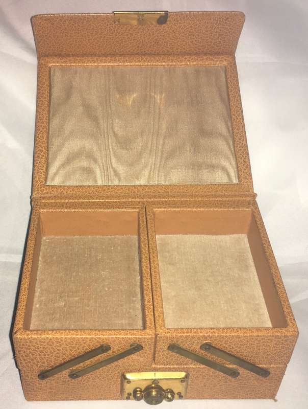 Vintage jewellery box