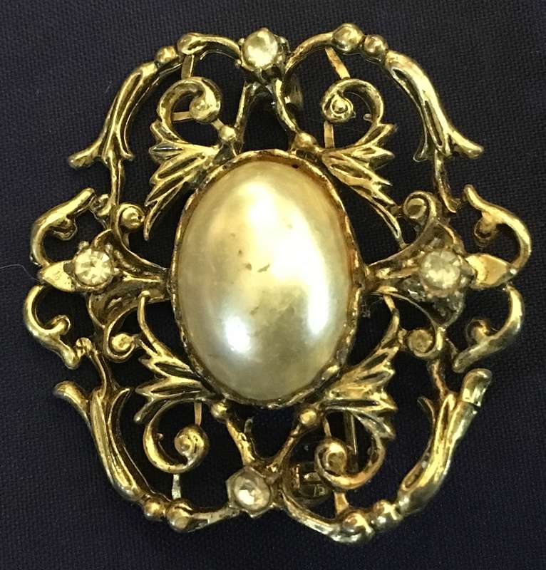 Faux Pearl vintage brooch