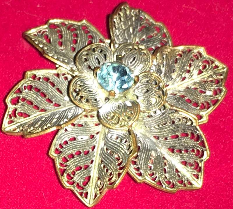 Flower shaped vintage brooch