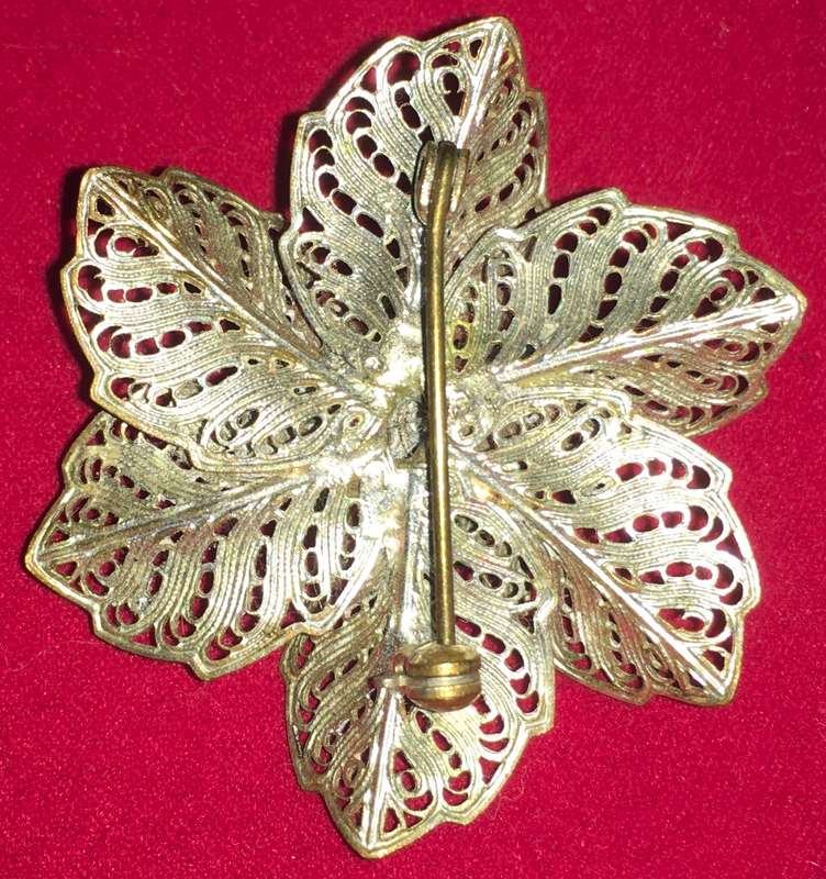 Flower shaped vintage brooch