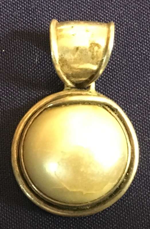 Pearl set in silver pendant (NWJ)