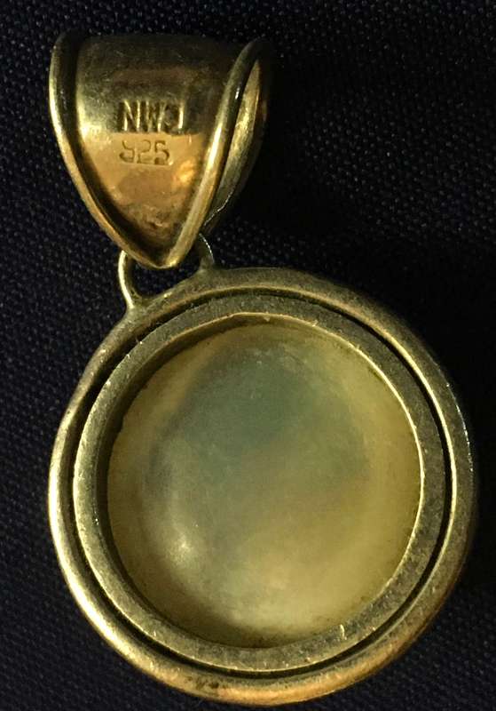 Pearl set in silver pendant (NWJ)