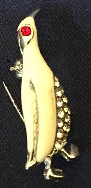 Penguin brooch. Vintage