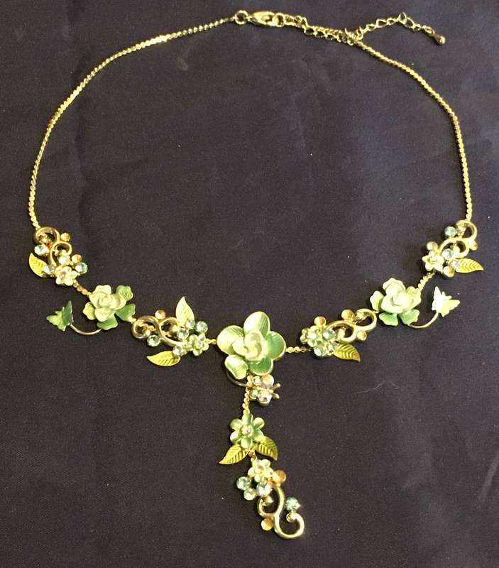 Flower necklace. Vintage