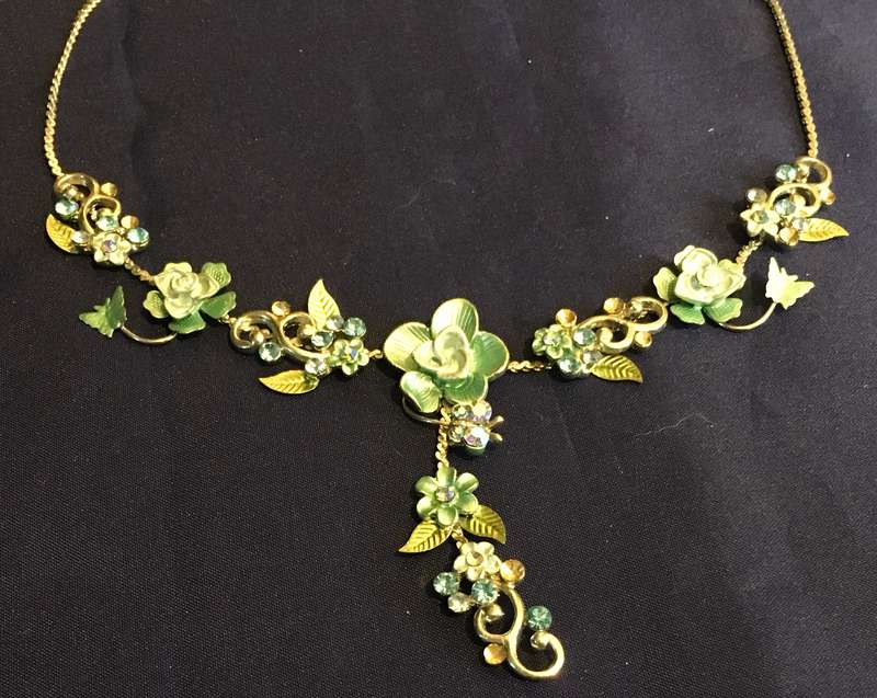 Flower necklace. Vintage