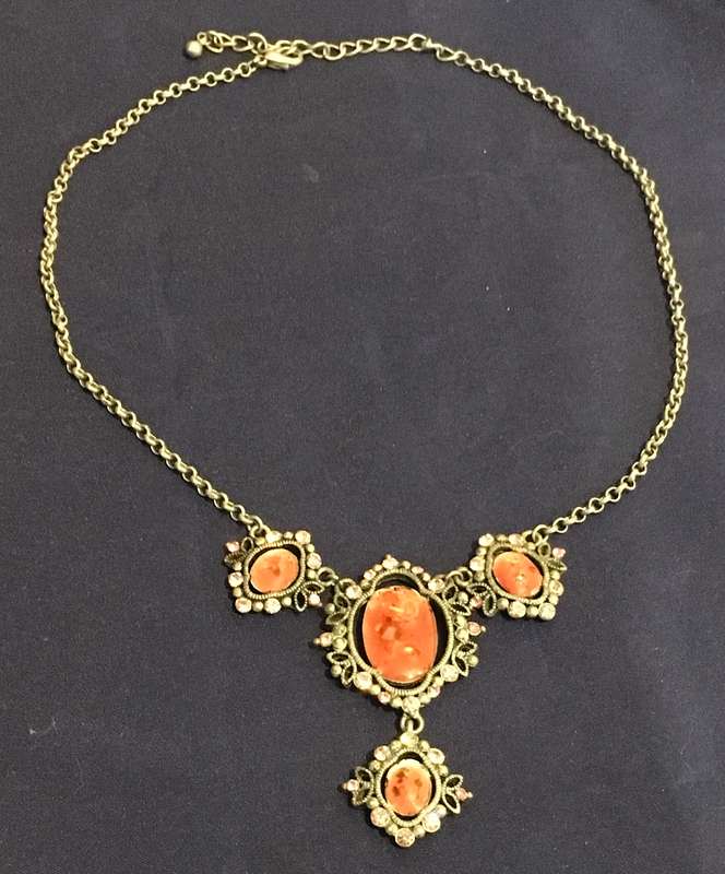Necklace. Orange. Vintage