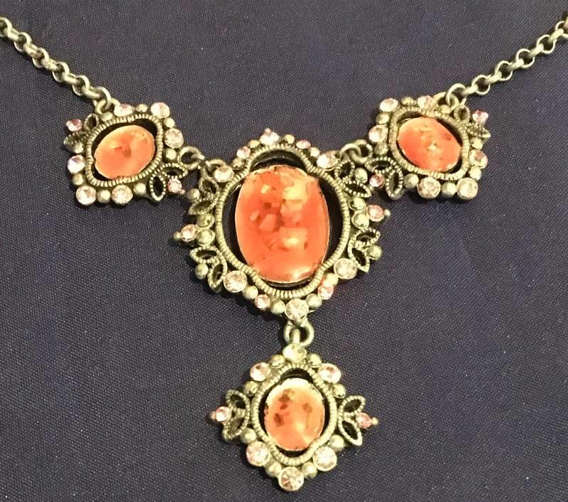 Necklace. Orange. Vintage