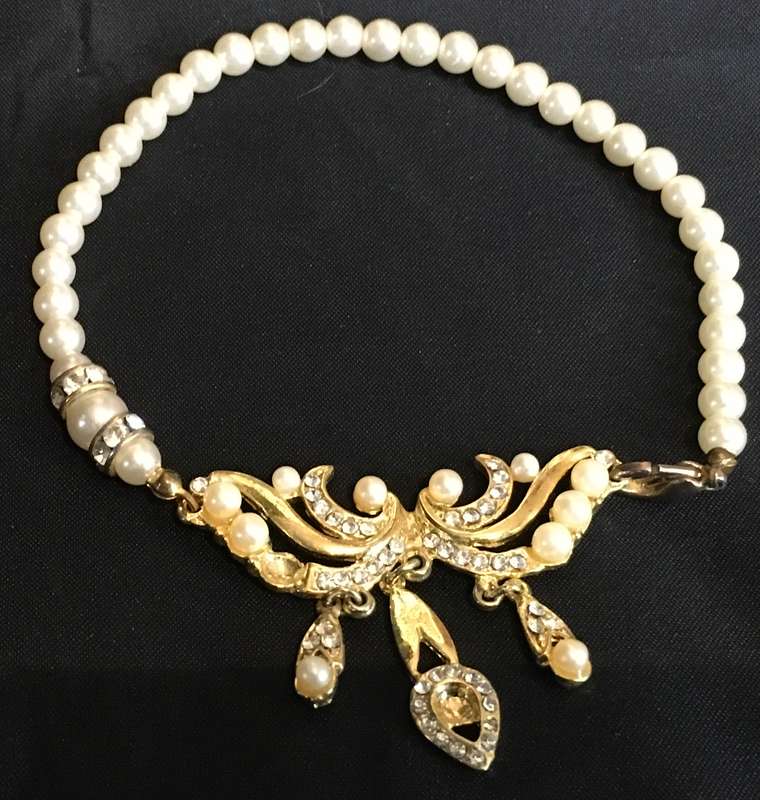 Faux Pearl bracelet. Vintage