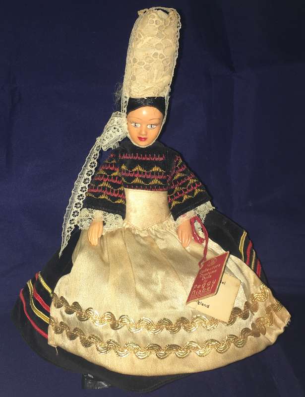 Peggy Nisbet Model National costumes N/101 France (Brittany)