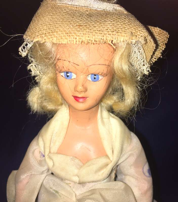 Peggy Nisbet Model National costumes N BR 309. Cries of Londen - Flower Girl