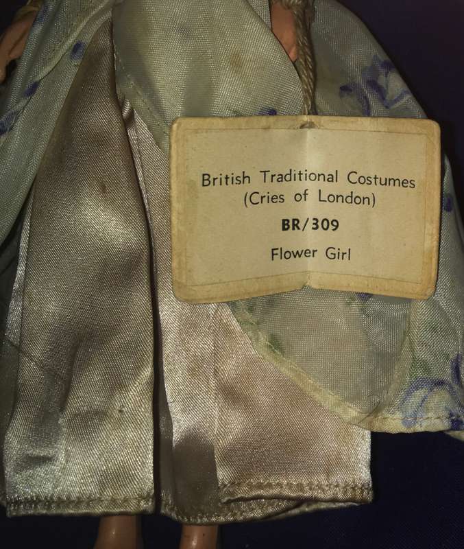 Peggy Nisbet Model National costumes N BR 309. Cries of Londen - Flower Girl