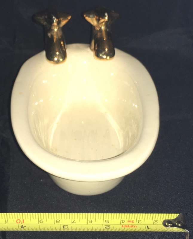 Soap dish.