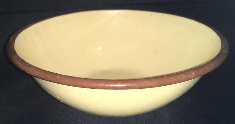 Enamel mixing bowl - vintage