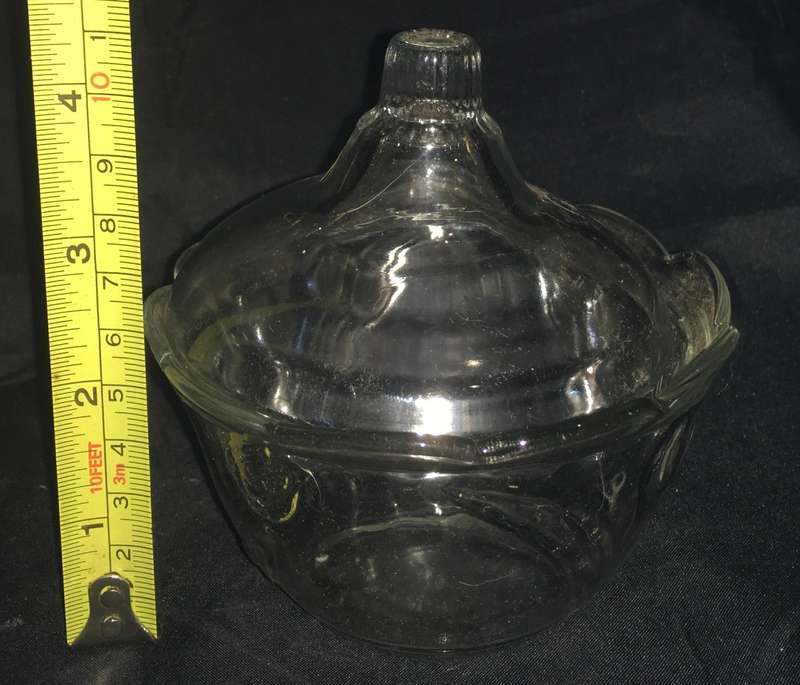 Trinket box/sugar bowl - glass