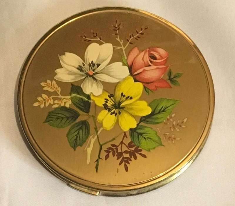Vintage Powder Compactum