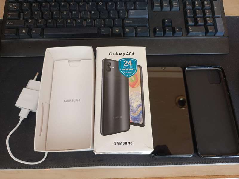 Samsung Galaxy A04 Smartphone read ad