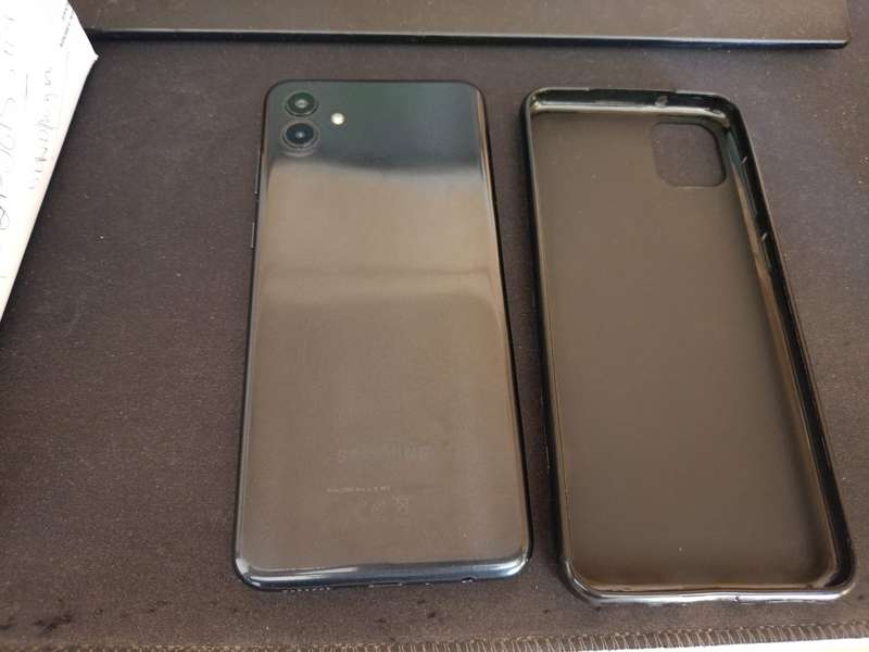 Samsung Galaxy A04 Smartphone read ad