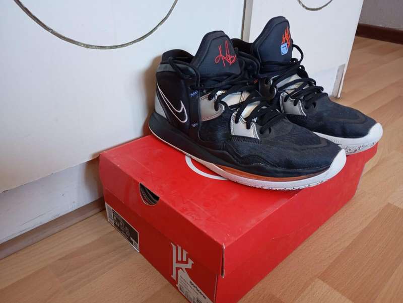 Nike Kyrie 8 infinity fire and ice size 10 sneaker