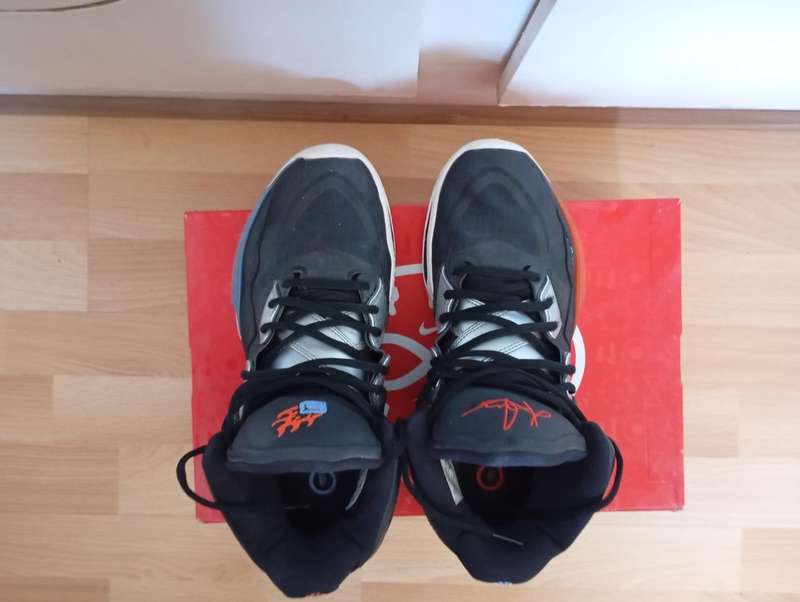Nike Kyrie 8 infinity fire and ice size 10 sneaker