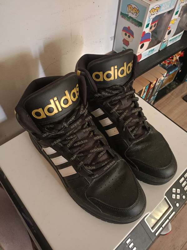 Original Adidas hi top mens sneakers like new size 10