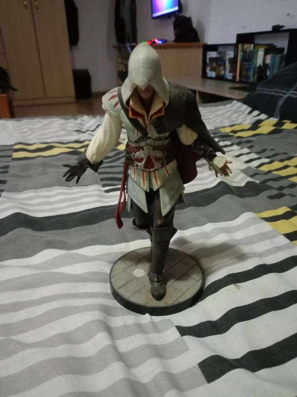 Original assassin's creed 2 ezio figure read ad