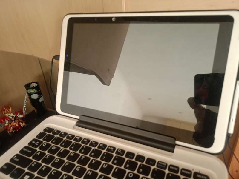 Intel 2in1 tablet laptop