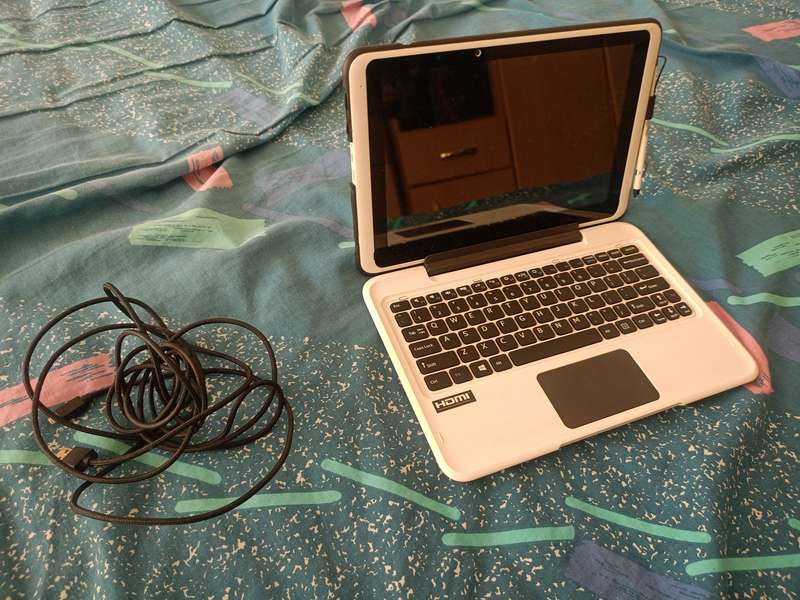 Intel 2in1 tablet laptop