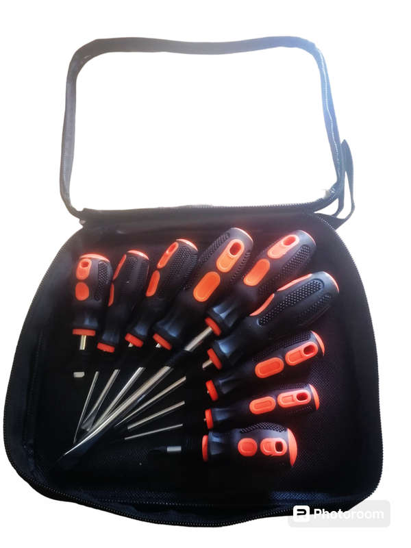 9 Piece Screwdriver Set & Carry Bag