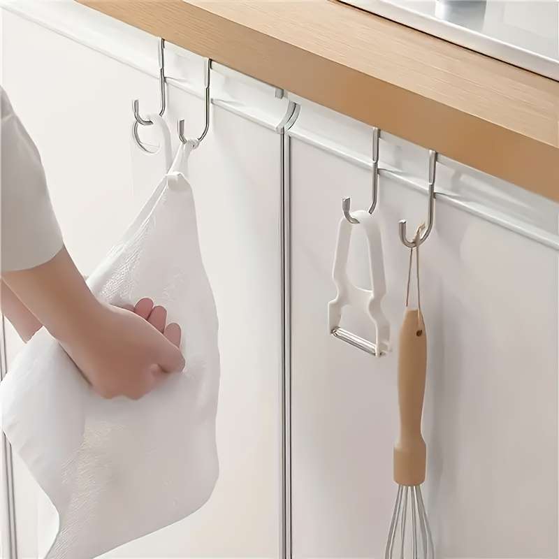 Wall mounted towel rack